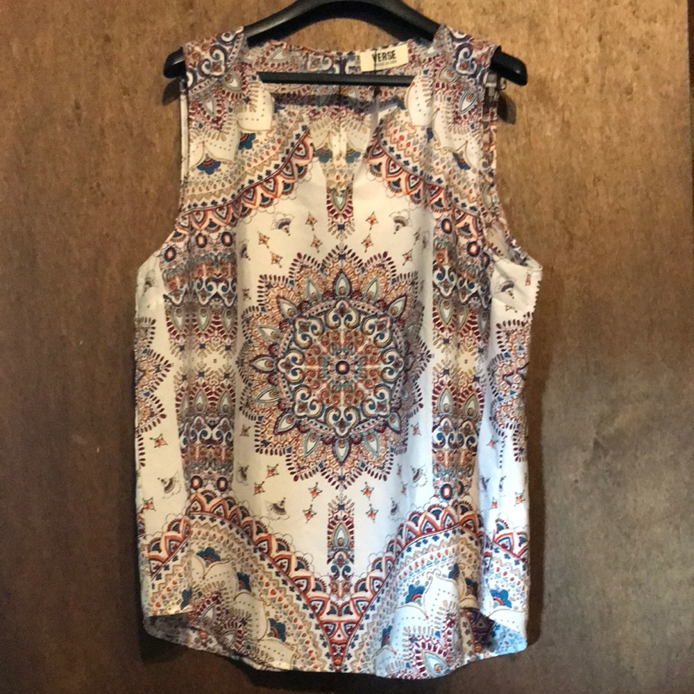 Verse split neck top